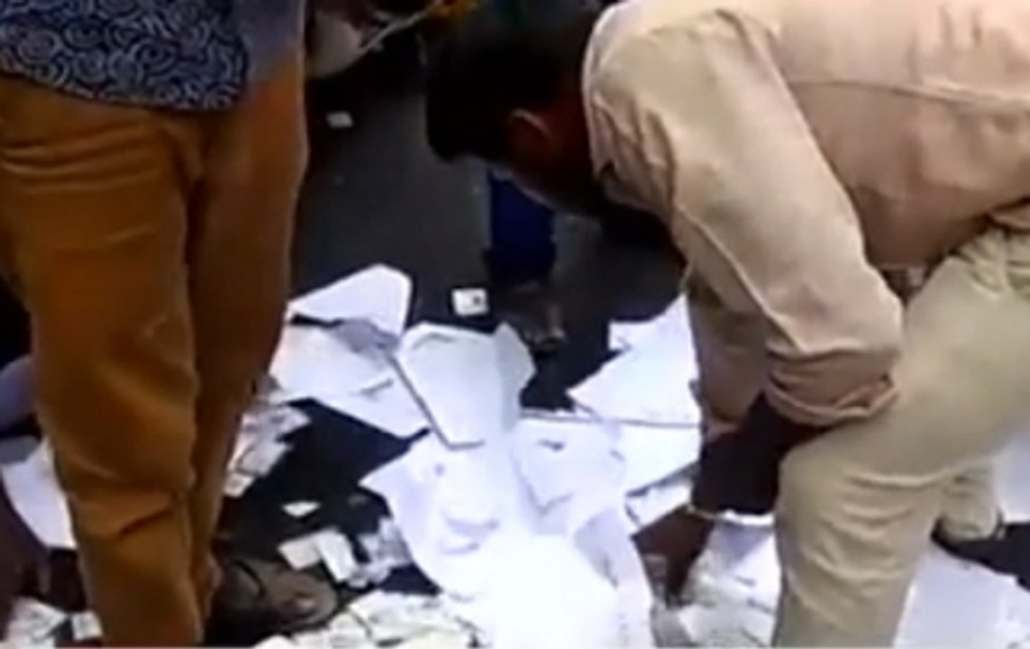 Karnataka Elections: EC seizes nearly 10000 voter IDs from a Bengaluru flat