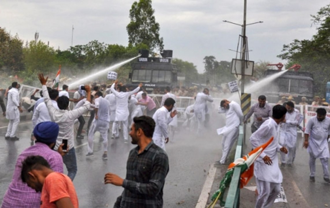 Chandigarh: Youth Congress workers protest, demand release of SC/ST scholarship funds