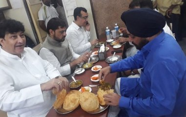 Congress protest: Top Leaders of the party eat chole bhature on fast day, BJP mocks