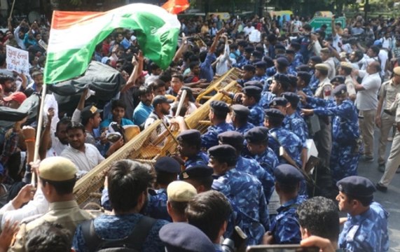 SSC paper leak: Angry aspirants stage protest in Lutyen's Delhi, demand CBI probe