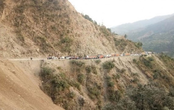 Zero Hour: Traffic movement disrupted on Kashmir highway after landslide