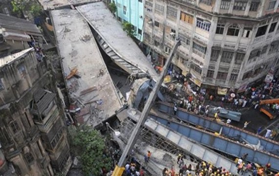 Faridabad flyover collapsed, several buses and trucks trapped under debris