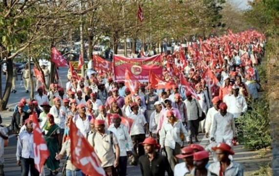 Maharashtra farmers protest: Protesters reach Mumbai's Azaad Maidan after overnight march