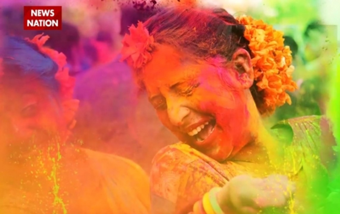 Holi 2018: Witness the craziness of 'Kashi ki Holi' from Varanasi’s Dashashwamedh Ghat