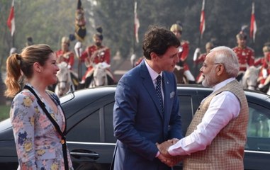 Download Video: PM Narendra Modi gives warm welcome to Canadian PM Justin Trudeau, family