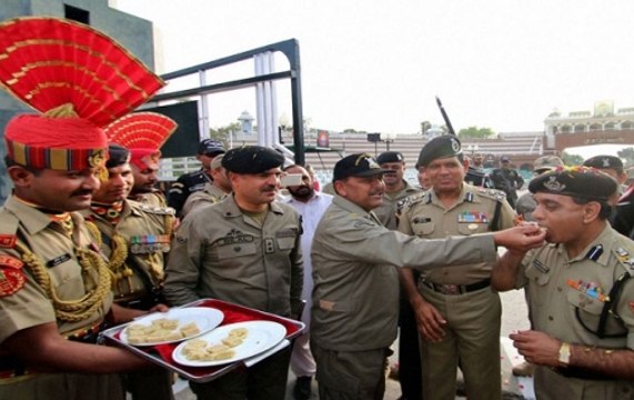 Holi 2018: Indian Jawans sing, dance and celebrates Holi in Jammu