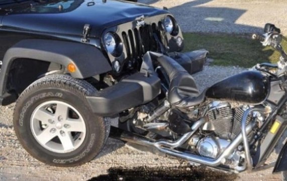 Gujarat: Speeding jeep hits bike leaving 3 injured at Banaskantha; Incident captured on CCTV