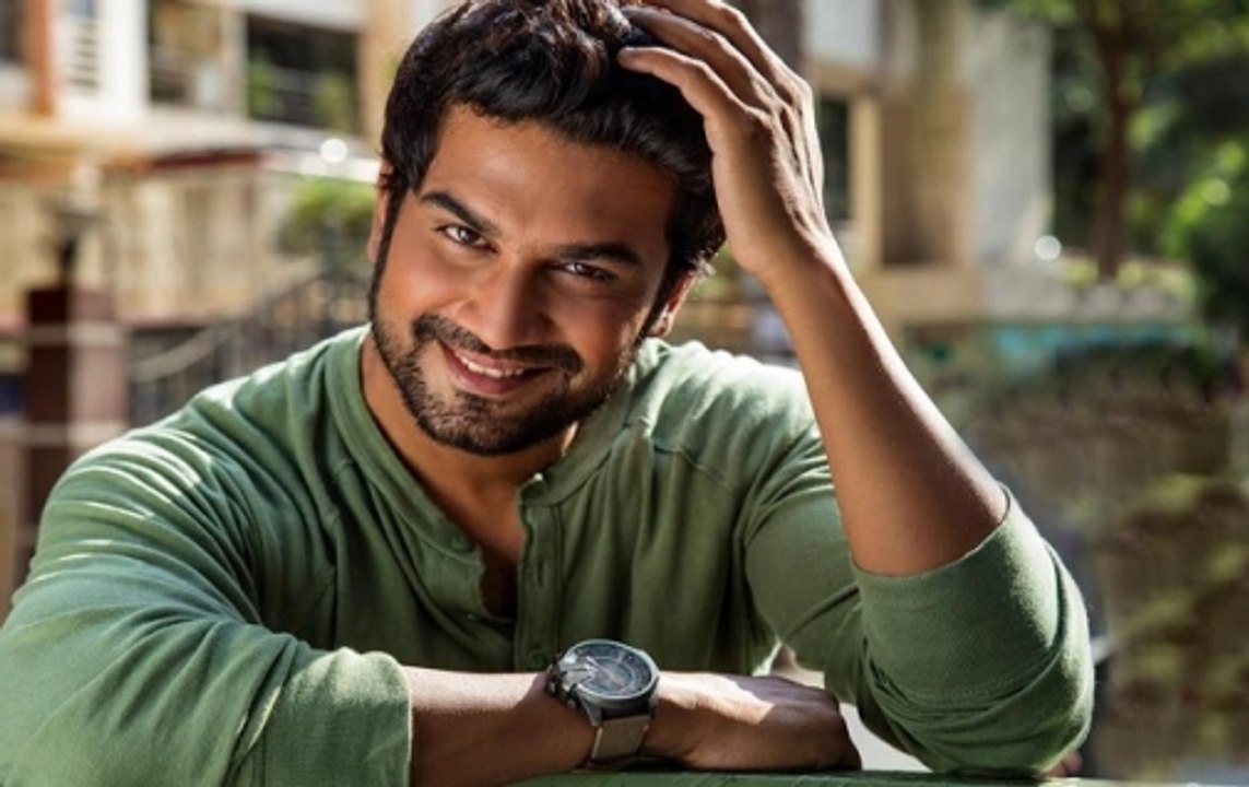 Sharad Kelkar celebrates Valentine's Day with Marathi film 'Rakshas' co-star Sai Tamhankar