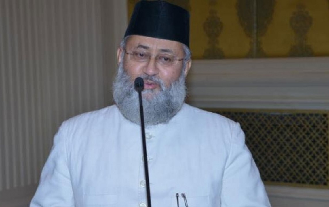 Maulana Salman Husaini Nadwi bursts out in tears in front of students after being expelled from AIMPLB