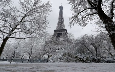 Eiffel Tower closed due to snow and freezing rain in Paris