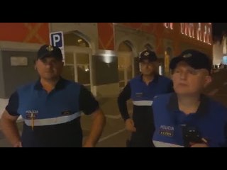 Ora News - Forca policie rrethojnë Teatrin, incidenti qe u filmua ne video