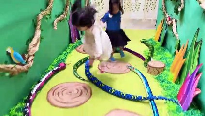 Emma and Kate in Giant Jungle Box Fort Maze with Monkey!!!