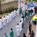 Sağlık çalışanları Başbakan'ı protesto etti