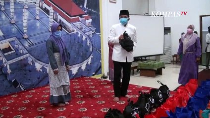 Pengajian Ibu-Ibu Masjid Agung Jateng Bagi Ribuan Sembako