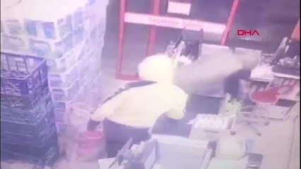 Süper market hırsızlığı güvenlik kamerasında