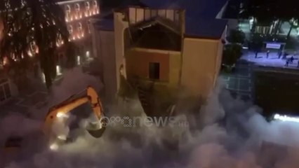 Ora News - Shembet Teatri Kombëtar