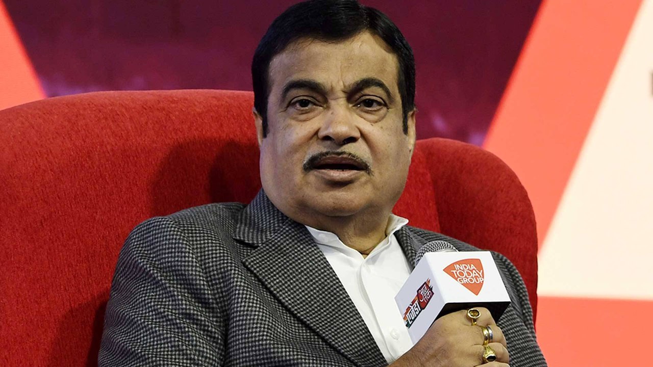 Corona: Govts changing labour laws, watch Gadkari's reply