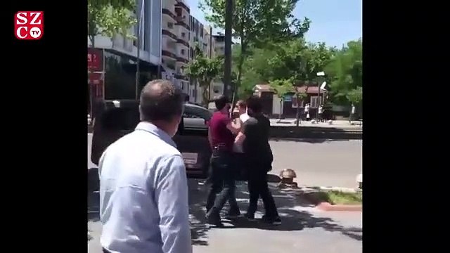 Kimlik görmek isteyen vatandaşa polis hakaret etti