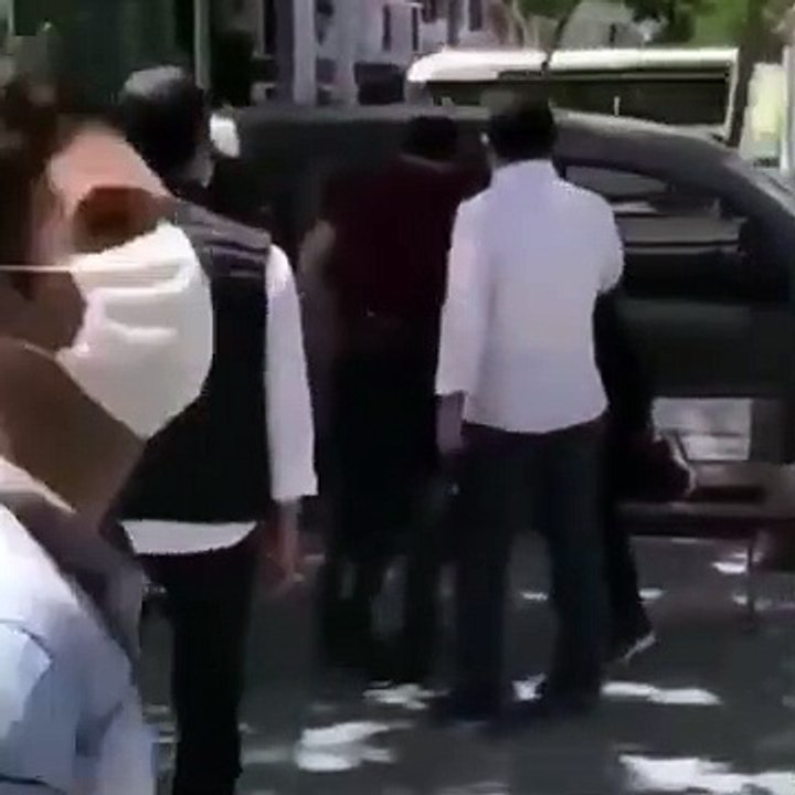 Polise kimlik soran vatandaşa hakaret, darp, kelepçe!
