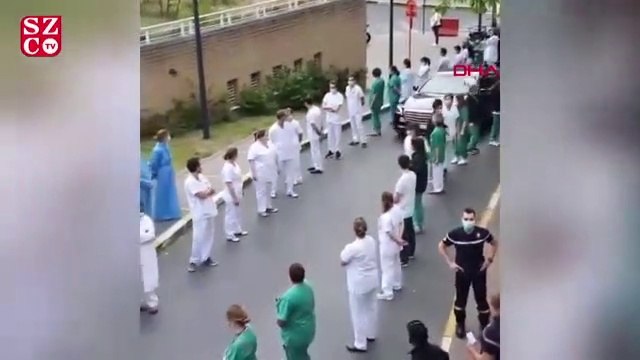 Sağlık çalışanları, Belçika Başbakanı Wilmes'e sırtını dönerek protesto etti