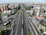 Kısıtlamanın ikinci gününde yollar ve duraklar boş kaldı