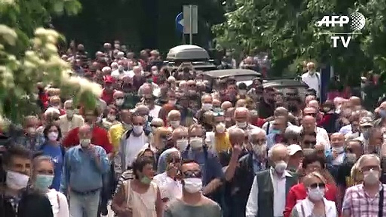 Tausende protestieren in Sarajevo gegen Messe für kroatische Faschisten