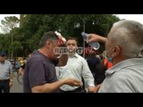 Report TV - Tensionet dhe përplasja! Gjakoset një qytetar: Nuk më goditi policia