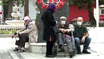 65 yaş üzeri vatandaşlar günler sonra yeniden sokağa çıktı
