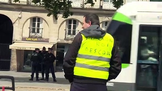 Manifestation avortée de gilets jaunes et masques jaunes à Nantes