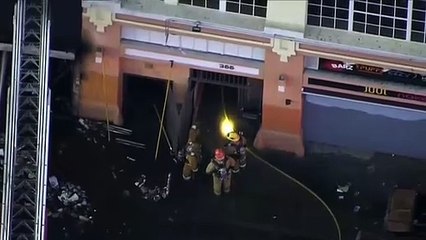 Heridos al menos once bomberos en un incendio en Los Ángeles