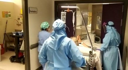 El último paciente ingresado por coronavirus abandona la UCI en Sevilla