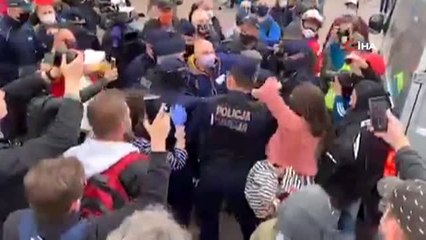 - Polonya'da yasağa rağmen protesto: 380 gözaltı