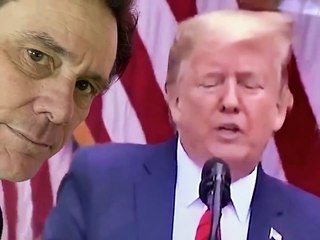 Jim Carrey tousse au visage de Donald Trump