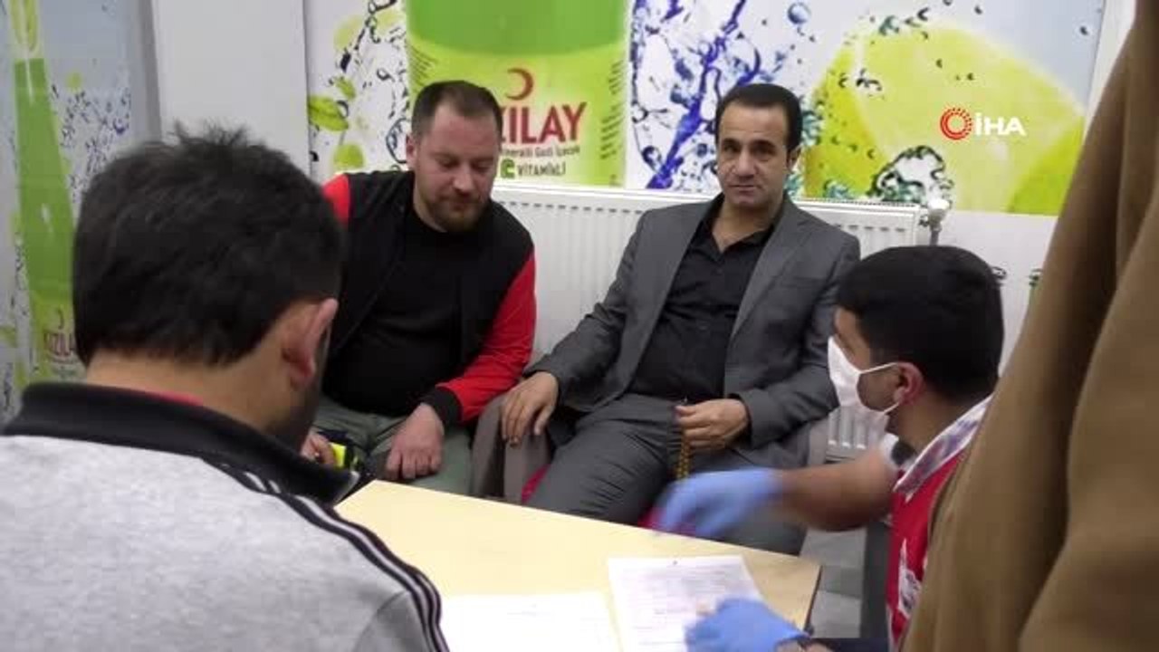 Ağrı'da Kızılay'ın kan bağışı kampanyasına destek devam ediyor
