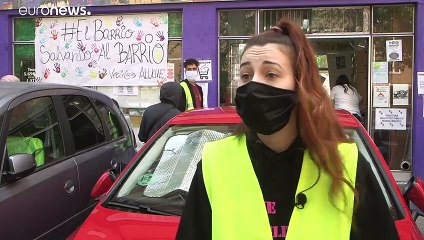 Las 'colas del hambre' salpican las calles de Madrid