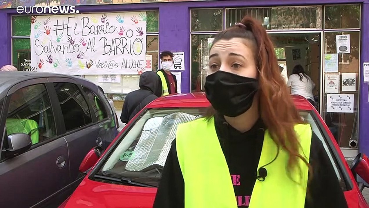 Las 'colas del hambre' salpican las calles de Madrid