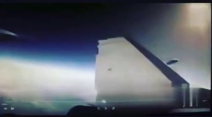 Ovni gigante pasa cerca de estación órbital