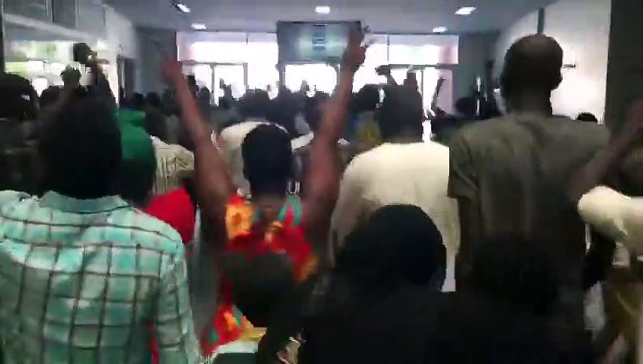 KEMI SEBA RELAXÉ: MOMENT DE FOLIE La salle d'audience du tribunal de Dakar a vibré à l'annonce de la relaxe de Kémi Seba. Voici l'article revenant sur les faits >> http://negronews.fr/%e2%80%8bkemi-seba-et-bentaleb-sow-relaxes-par-la-justice-senegalais