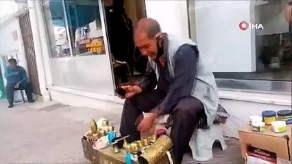 Yediği cezadan 1 ay sonra dışarı çıktı, izni ayakkabı boyayarak geçirdi