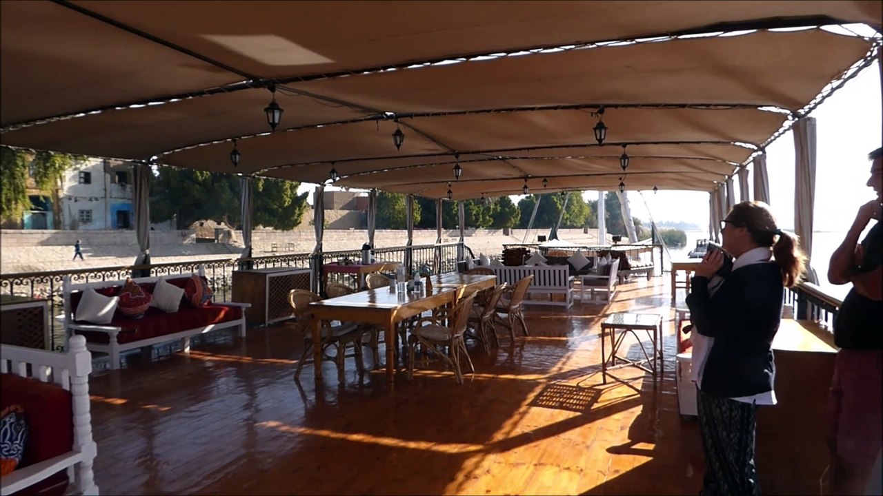 les berges du Nil  en Haute-Egypte , la vie sur les berges et sur le Nil en Egypte rurale.