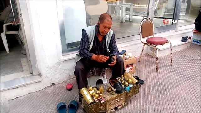 Yediği cezadan 1 ay sonra dışarı çıktı, izni ayakkabı boyayarak geçirdi