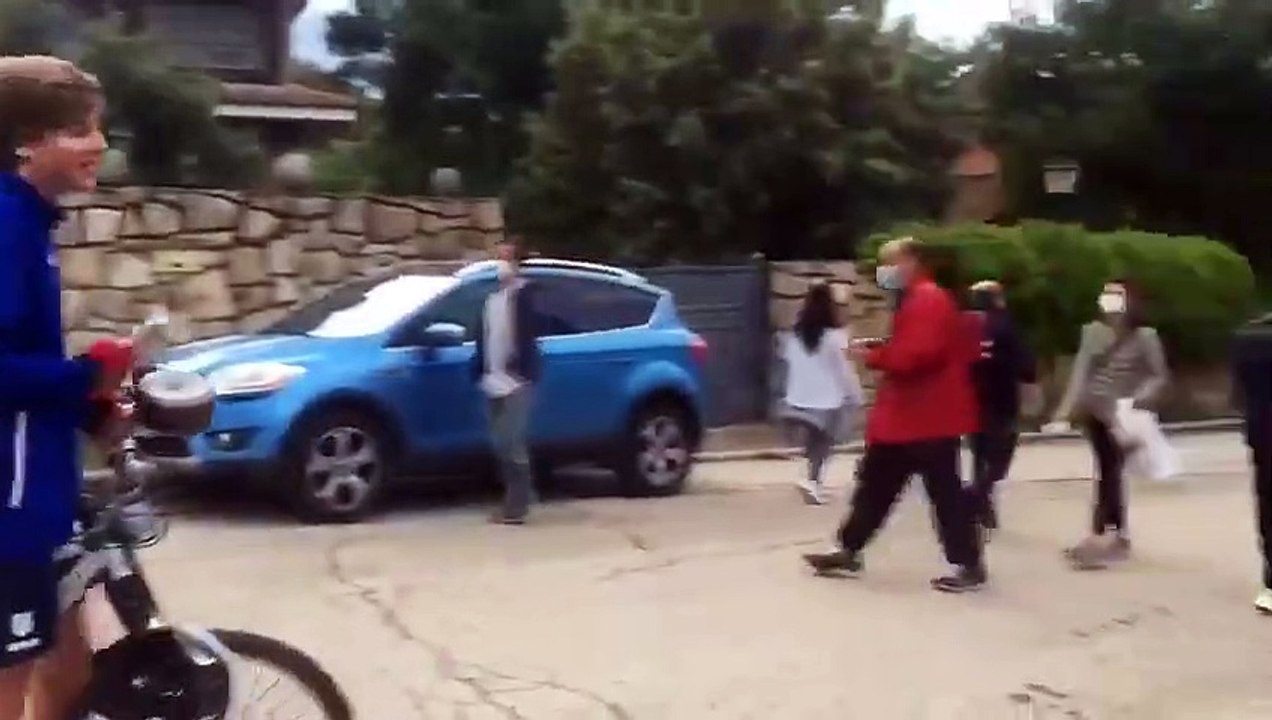 Cacerolada contra el Gobierno ante la mansión de Pablo Iglesias e Irene Montero