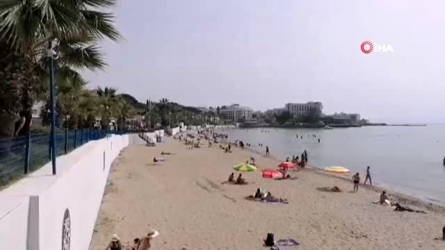 Sıcaktan bunalan sahile koştu