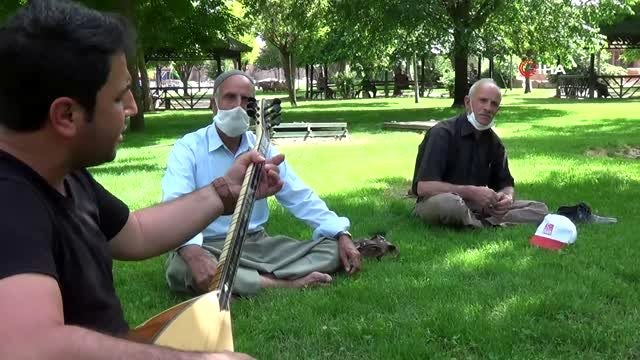 Yaşlılara sazlı sözlü moral