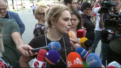 Kryemadhi këmbëkryq në rrugë thirrje të gjithëve të bashkohen në qëndresë: Bllokoni rrugen