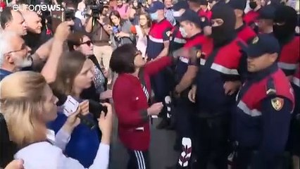 Destruction polémique de l'ancien Théâtre national d'Albanie