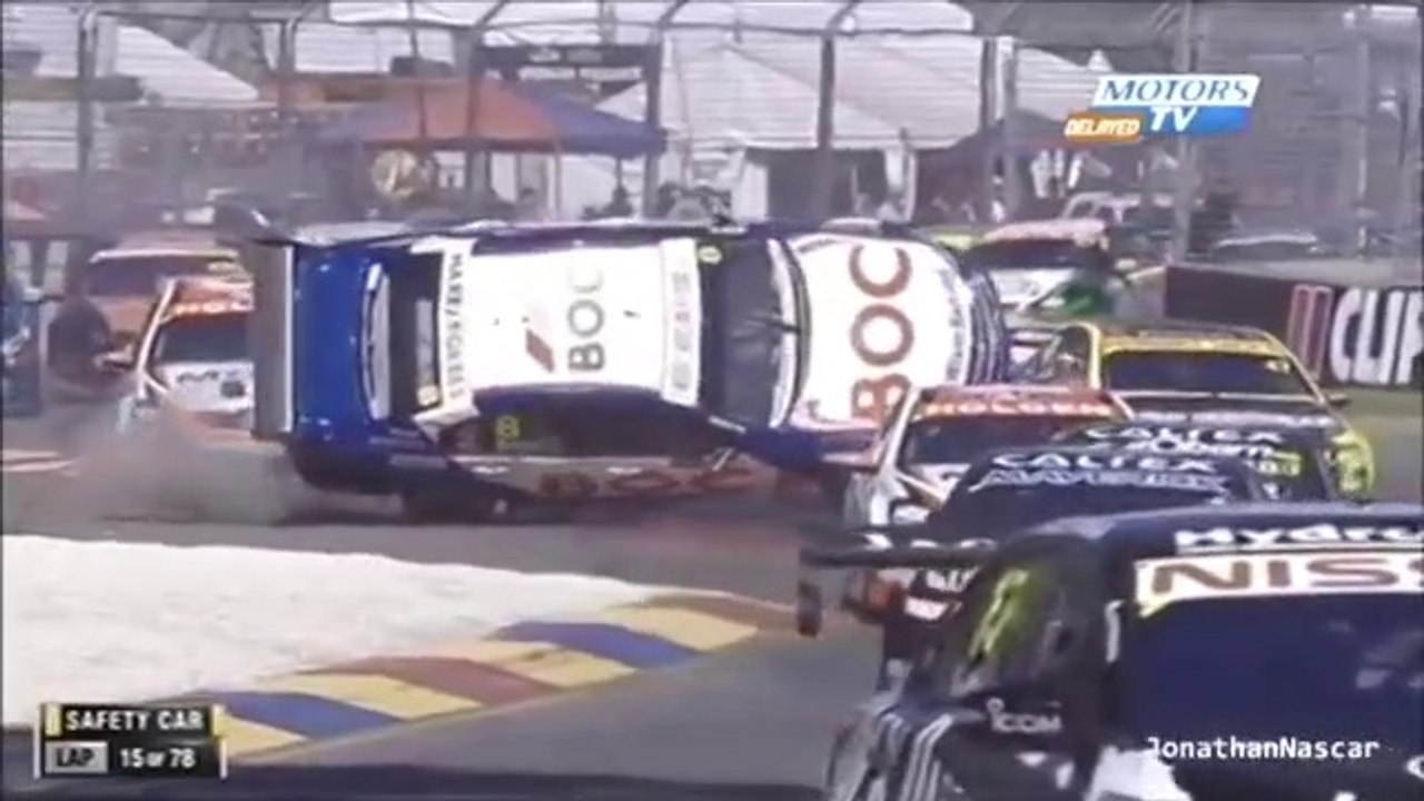 Huge Crash Jason Bright Adelaïde 2014 V8 Supercars