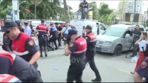 Ora News - Policia dhunë ndaj qytetarëve dhe gazetarëve
