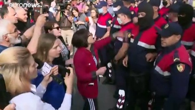 Албания: искусство против политики