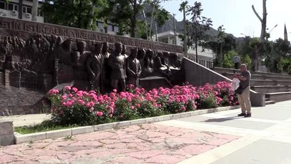 Şehzadeler şehri güllerle renklendi